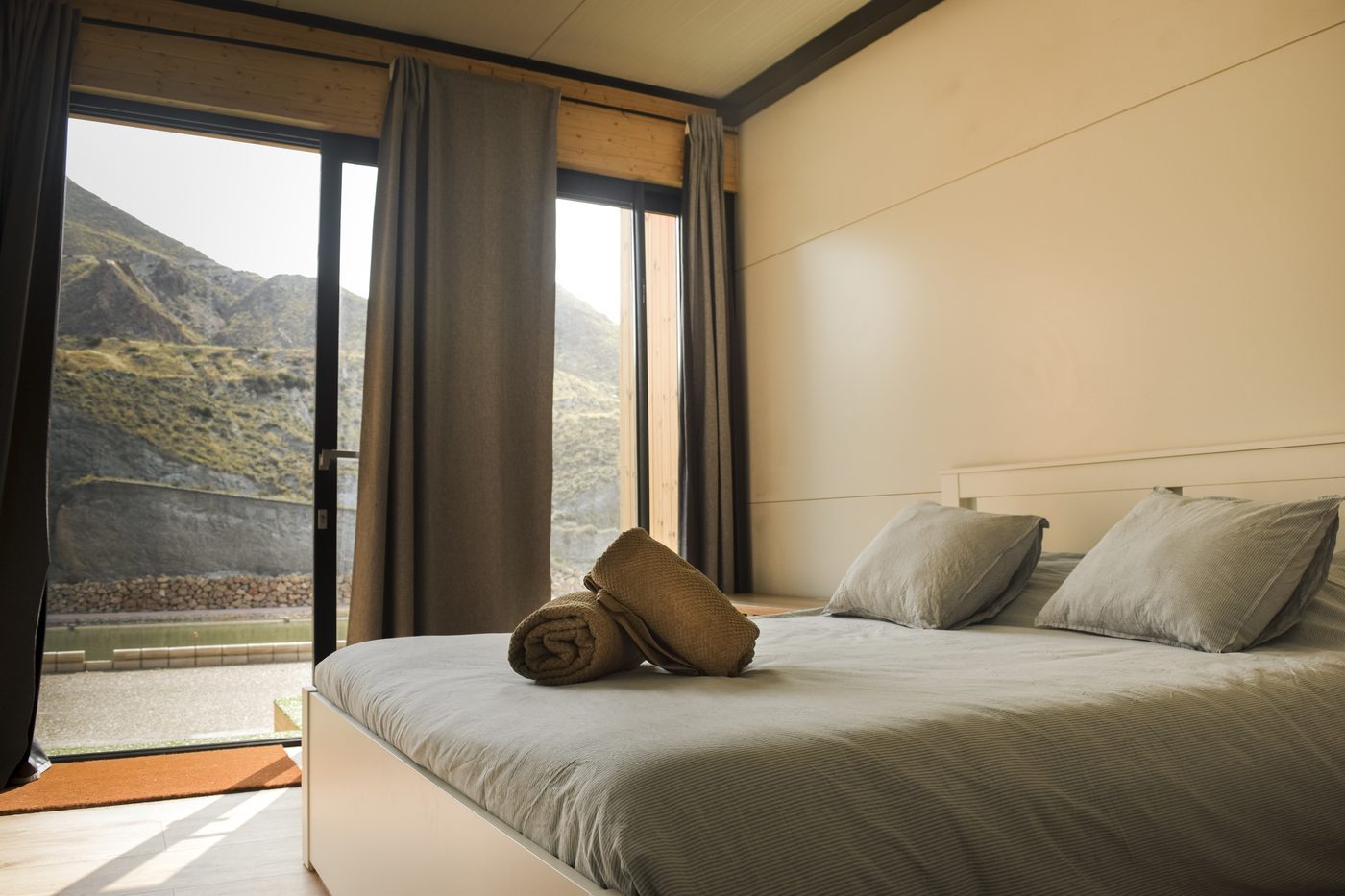 Bungalow bedroom alternate angle